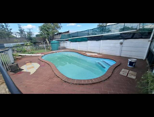 5 BEDROOM HOUSE FOR SALE IN MANOR